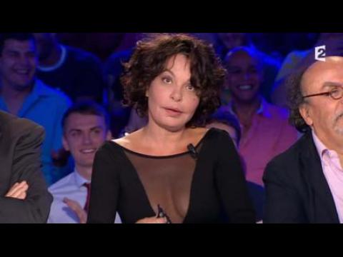 VIDEO : Isabelle Mergault se fait toucher les seins - ZAPPING PEOPLE DU 15/09/2014