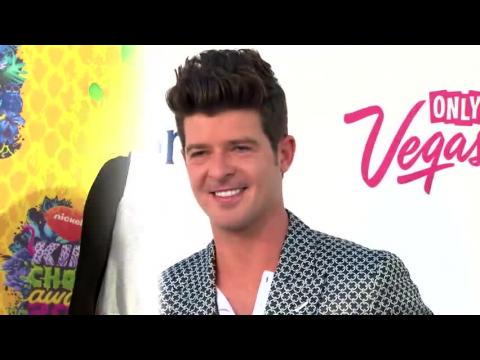VIDEO : Robin Thicke affirme qu'il �tait stone et so�l quand il a cr�� Blurred Lines