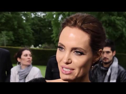 VIDEO : La jeunesse sombre d?Angelina Jolie : Sa nounou balance tout !