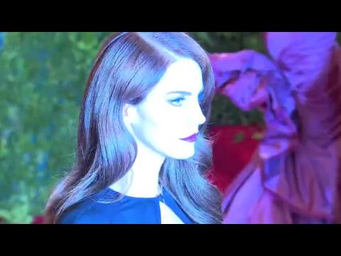 VIDEO : Lana Del Rey annule ses concerts en Europe pour cause de maladie