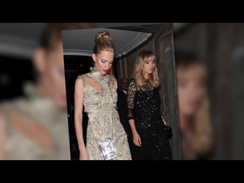 VIDEO : Cara Delevingne et Kate Moss  la Semaine de la Mode  Londres