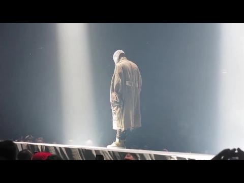 VIDEO : Kanye West se rehs a continuar un show hasta que fanes en silla de ruedas se pararan duran