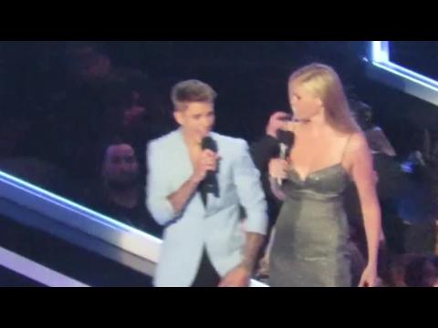 VIDEO : Justin Bieber Strips After Being Booed