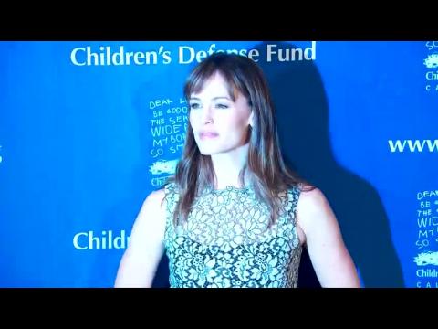 VIDEO : Los representantes de Jennifer Garner niegan embarazo