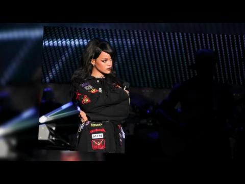 VIDEO : Rihanna y Eminem empiezan su Monster Tour en el Rose Bowl