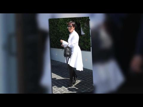 VIDEO : Kris Jenner Enjoys Lunch with Superman Star Dean Cain