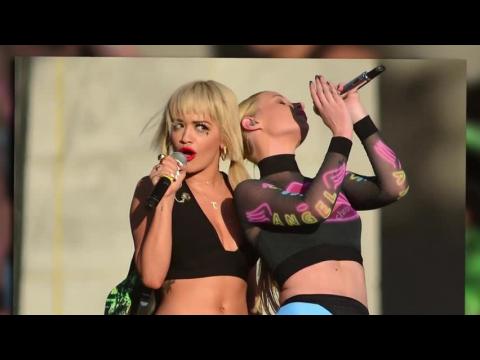 VIDEO : Rita Ora et Iggy Azalea font monter la temprature