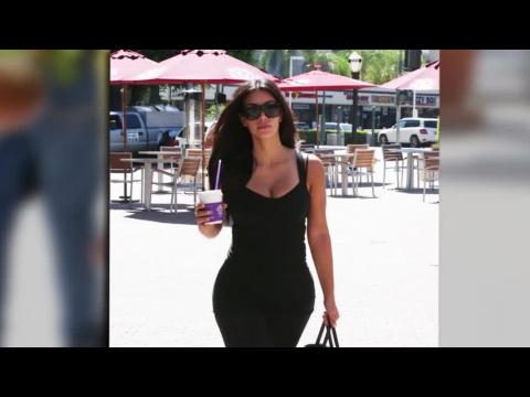 VIDEO : Kim Kardashian muestra sus famosas curvas