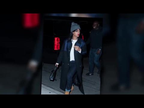 VIDEO : Rihanna Wraps Up For A Nightshift In The Studio