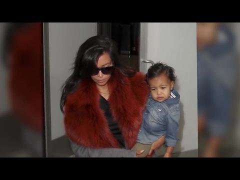 VIDEO : Kim Kardashian Ignores the Nude Photo Scandal and Jets out to Chicago