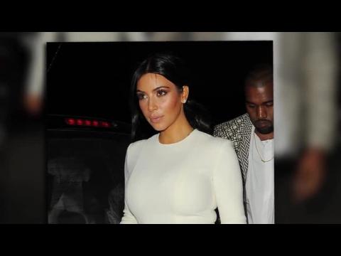 VIDEO : Kim Kardashian and Kanye West Soak Up Some British Culture