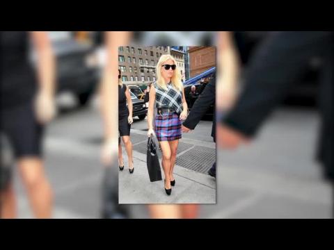 VIDEO : Jessica Simpson hace una parada rpida en Nueva York