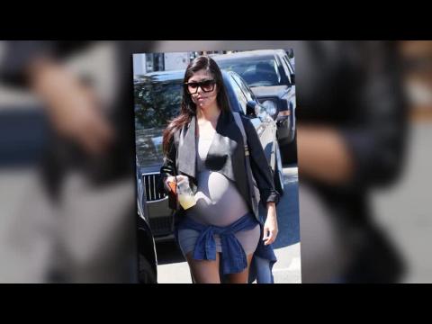 VIDEO : Kourtney Kardashian montre son ventre qui s'arrondit