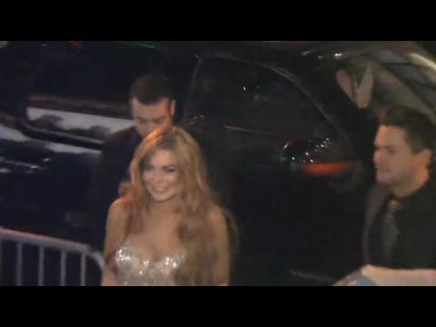 VIDEO : Les critiques sont mitigées sur les débuts au théâtre de Lindsay Lohan