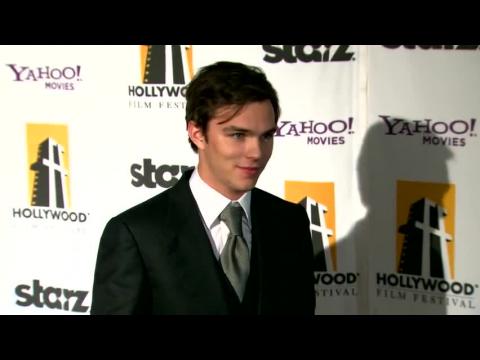 VIDEO : Nicholas Hoult Reacts To Jennifer Lawrence's Nude Photo Hack