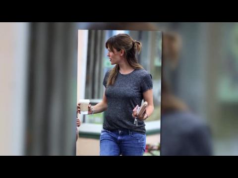 VIDEO : Jennifer Garner Explains Her 'Baby Bump'