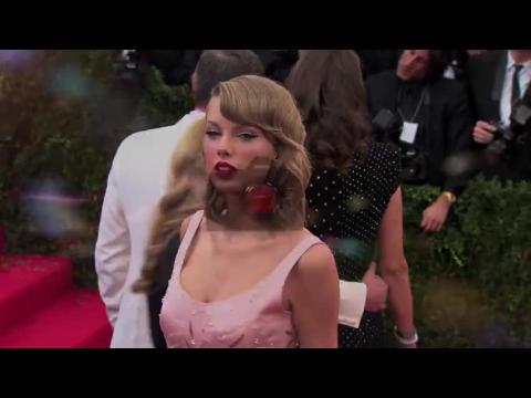 VIDEO : Taylor Swift Nabs Billboard's Woman Of The Year Award For The Second Time
