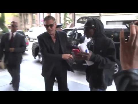 VIDEO : George Clooney courte sa lune de miel pour la Comic Con