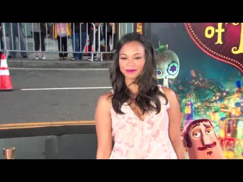 VIDEO : Zo Saldana va tre une maman sexy
