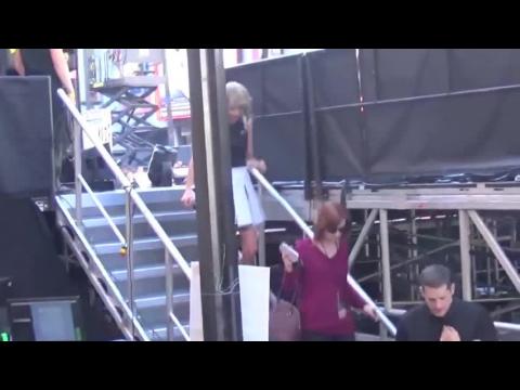 VIDEO : Taylor Swift brille au Jimmy Kimmel Live