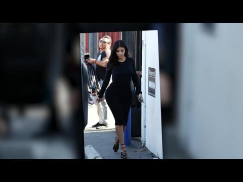 VIDEO : Kim Kardashian regresa a trabajar luego de descanso de cumpleaos