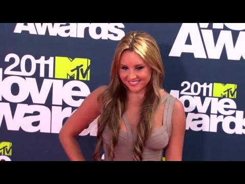 VIDEO : Amanda Bynes Claims She's Engaged and Going to School