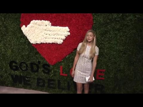 VIDEO : Blake Lively Steals the Show at the Golden Heart Awards