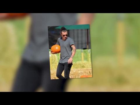 VIDEO : Harry Styles Enjoys LA With Erin Foster