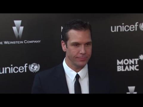 VIDEO : Dane Cook Grills Former Co-Stars, Revealing 'Worst Kiss' and 'Dumbest Jessica Simpson Commen