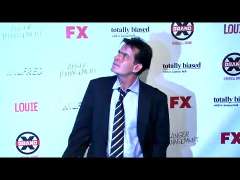 VIDEO : Charlie Sheen no le pedir a Brett Rossi su anillo de compromiso
