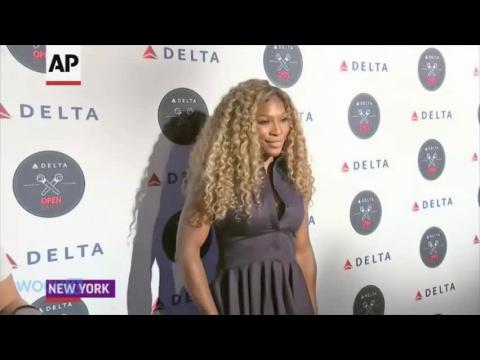 VIDEO : Serena williams -- check out my $75k watch ... 323 diamonds