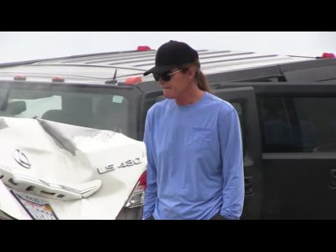 VIDEO : La police a obtenu une vido de l'accident fatal dans lequel Bruce Jenner a t impliqu