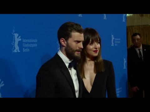 VIDEO : Jamie Dornan And Dakota Johnson Turn up The Heat At the Fifty Shades Of Grey Premiere