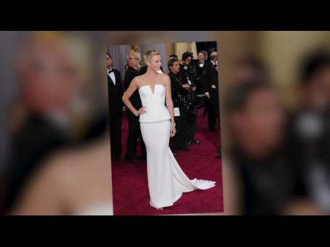 VIDEO : Charlize Theron's Breathtaking Oscars Fashion