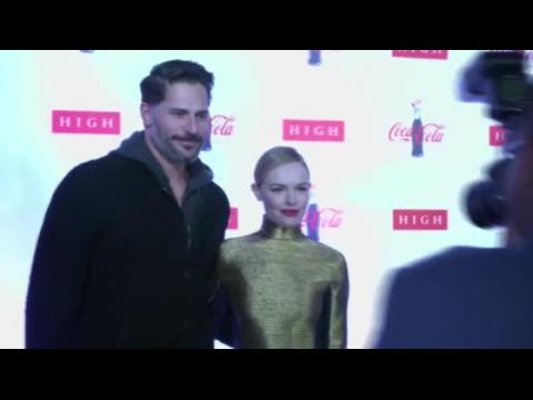 VIDEO : Kate Bosworth et Joe Manganiello parlent de leurs souvenirs  l'exposition Coca-Cola