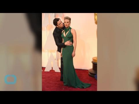 VIDEO : Scarlett johansson defends john travolta- he?s not ?strange, creepy or inappropriate?