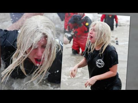 VIDEO : Lady Gaga plonge dans les eaux glaces  Chicago