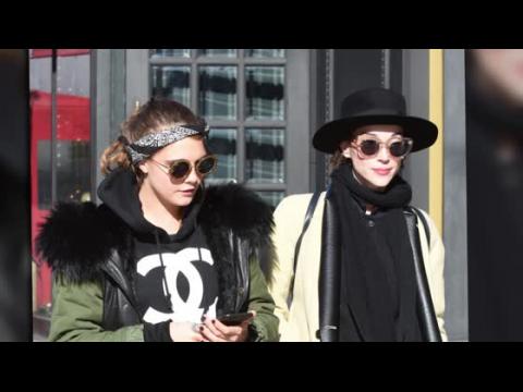 VIDEO : Cara Delevingne Steps Out With Rumored New Girlfriend St. Vincent