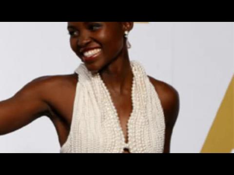 VIDEO : On a vol la robe de Lupita Nyong'o