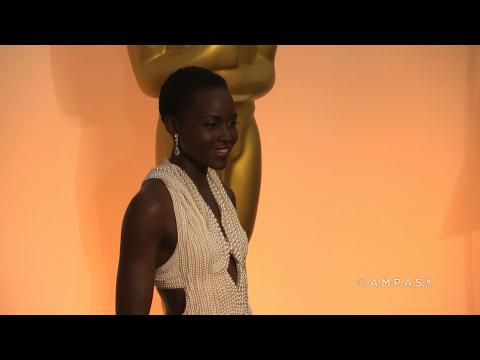 VIDEO : Lupita Nyong'o : on lui a vol sa robe des Oscars !