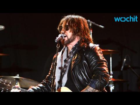 VIDEO : Billy Ray Cyrus to Star in Wild New CMT Show
