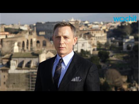 VIDEO : Bond Star Daniel Craig Takes Delivery Of Lotus Evora 400