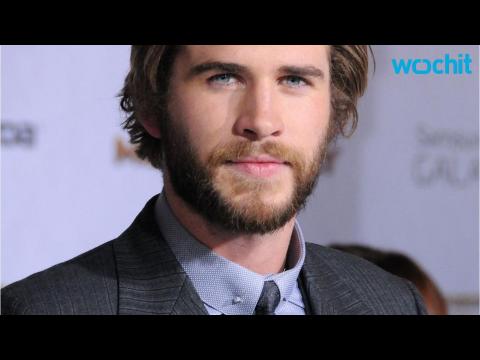 VIDEO : Today, You Finally Get the Chance to Watch Liam Hemsworth Take His Clothes Off