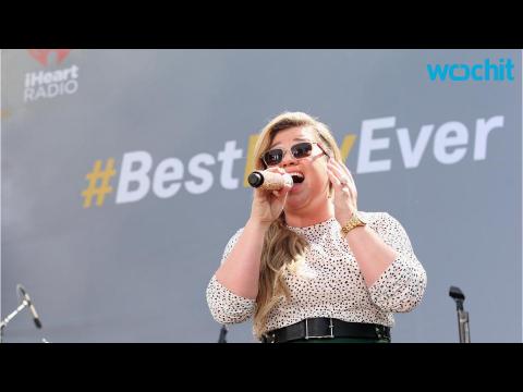 VIDEO : Kelly Clarkson Mocked About Weight by Fox News' Chris Wallace and Radio Host, Colleague Call