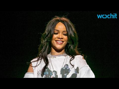 VIDEO : Rihanna Performs ?American Oxygen? for the First Time at March Madness Music Festival