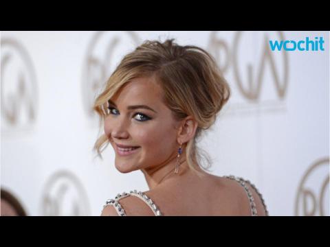 VIDEO : Jennifer Lawrence and Chris Martin Reunite for Easter