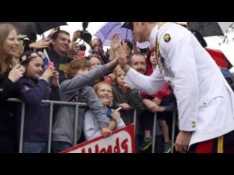 VIDEO : Le prince Harry n'aime pas les selfies