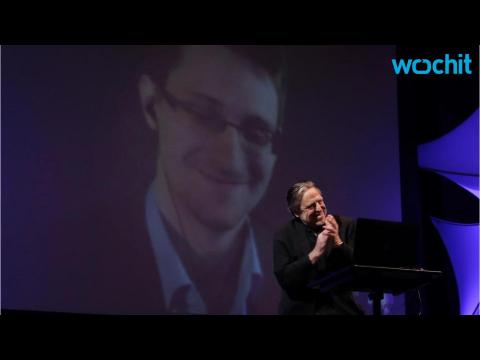 VIDEO : Surprise! John Oliver Interviews Edward Snowden About Privacy and Sexts (Of Course) on Last