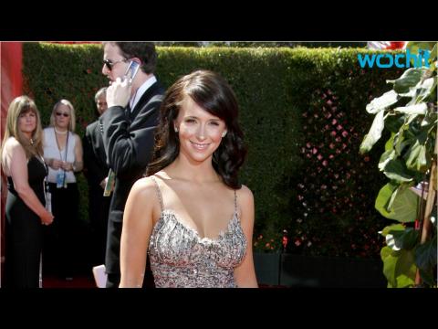 VIDEO : Jennifer Love Hewitt Dresses Her Growing Baby Bump in Blue for Easter Brunch