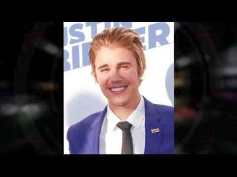 VIDEO : Justin Bieber Puts On A Brave Face For His Comedy Central Roast